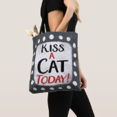 Kiss a Cat Today Tote Bag Tasche (Von Nahem)