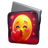 Kiss Emoji: Love and Hearts Art Laptopschutzhülle (Vorderseite Links)