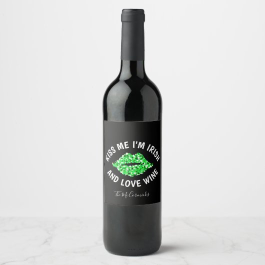 Kiss I'm Irish Funny St Patricks Day Personalisier Weinetikett (Vorderseite)