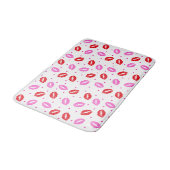 Kiss Lips Pink Red and Hearts Bath Mat Badematte (Schrägansicht)