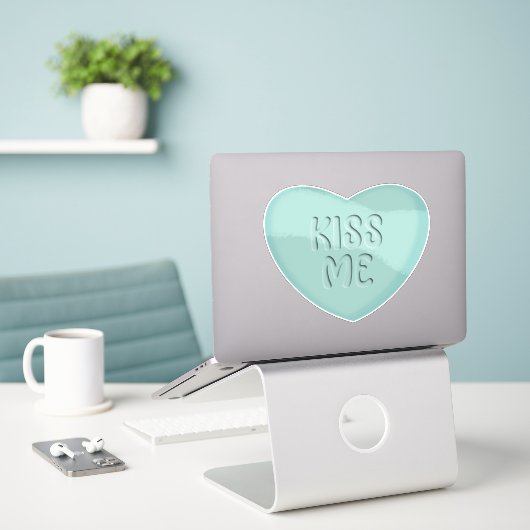 Kiss Me Aquamarin Candy Heart Sticker (Laptop auf Schreibtisch)