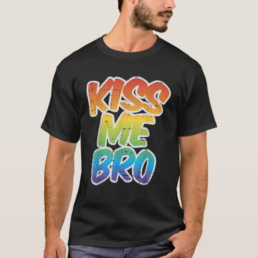 Kiss Me Bro Funny LGBT Q Rainbow Gay Pride Equalit T-Shirt (Vorderseite)