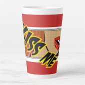 Kiss Me Comic Pop Art Milchtasse (Vorderseite)