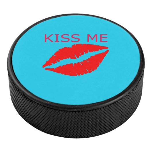 Kiss Me Eishockey Puck (3/4)