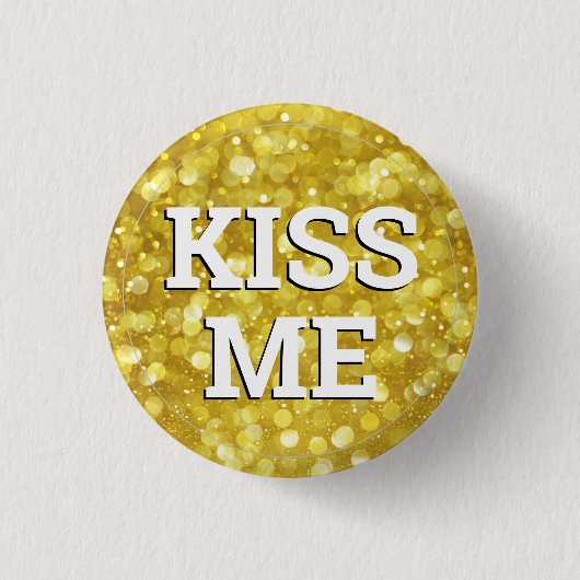 KISS ME fun Button / Retro Party - Gold (Vorderseite)