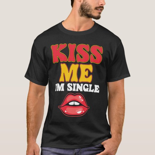 Kiss Me I Am Single Love Relationship Valentines D T-Shirt (Vorderseite)