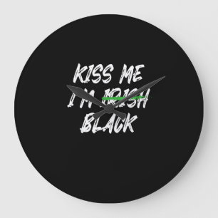 Kiss Me I bin Irish Black, Funny St Patricks Day T Große Wanduhr