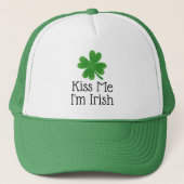 Kiss Me I bin Irish Clover Saint Patrick's Day Truckerkappe (Vorderseite)
