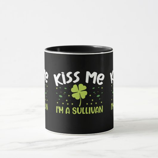 Kiss Me I bin Sullivan - Nachname Sullivan Tasse (Zentrum)