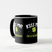 Kiss Me I bin Sullivan - Nachname Sullivan Tasse (Vorderseite Links)