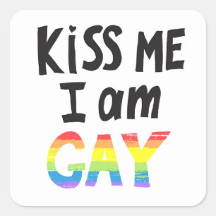 Kiss Me I is Gay Quadratischer Aufkleber