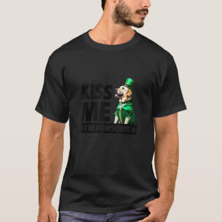 Kiss Me I m Pawsome Golden Labrador Retriever St P T-Shirt