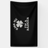 Kiss Me Ich bin ein Badger ~ Demonym Wisconsin T - Banner (Vertikal)