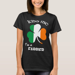 Kiss Me Ich bin ein Farrier Kleeblatt St Patrick's T-Shirt