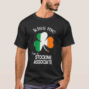 Kiss Me Ich bin ein Strumpf Associate Kleeblatt St T-Shirt