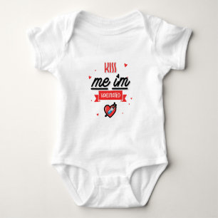 Kiss Me Ich bin geimpft Baby Strampler