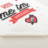 Kiss Me Ich bin geimpft Sherpadecke (3/4)