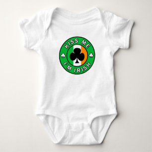 Kiss Me Ich bin irisch Baby Strampler