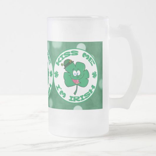 Kiss Me Ich bin Irish Clover Face Green Bokeh Mattglas Bierglas (Rechts)