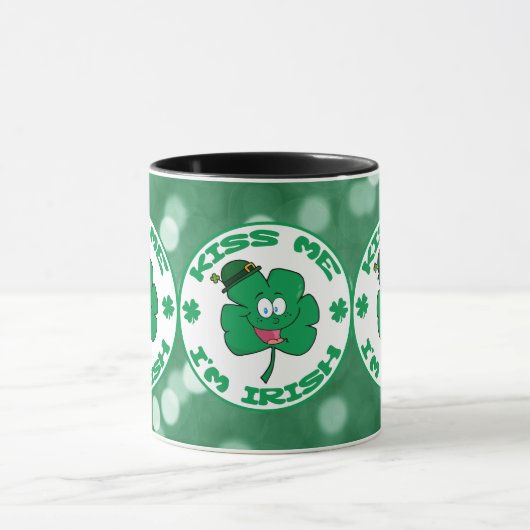 Kiss Me Ich bin Irish Clover Face Green Bokeh Tasse (Zentrum)