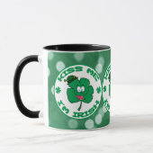 Kiss Me Ich bin Irish Clover Face Green Bokeh Tasse (Links)