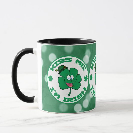 Kiss Me Ich bin Irish Clover Face Green Bokeh Tasse (Links)