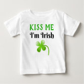 Kiss Me Ich bin Irish St. Patrick's Day Green Baby T-shirt (Vorderseite)
