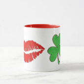 Kiss Me Ich bin Irish St. Patrick's Day Kleeblatt Tasse (Zentrum)