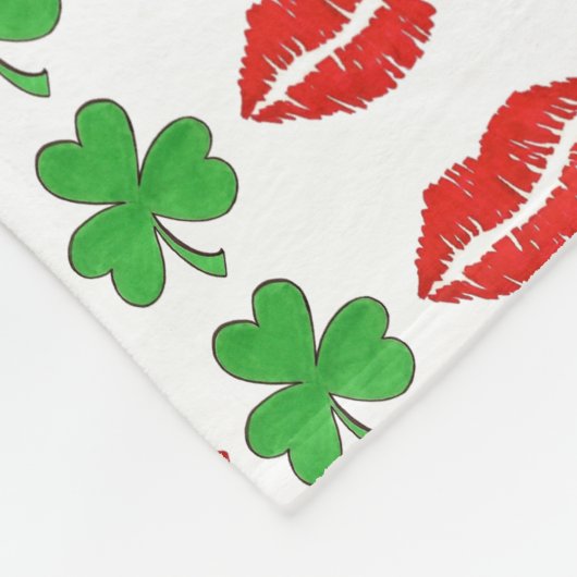 Kiss Me Ich bin Irish St. Saint Patrick's Day Klee Fleecedecke (Ecke)