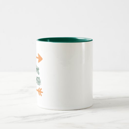 Kiss Me Ich bin keine irische Funny Paddy's Drinki Zweifarbige Tasse (Mittel)