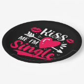 Kiss Me Ich bin Single Niedlich Valentine Pappteller (Schrägansicht)
