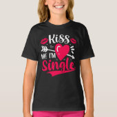 Kiss Me Ich bin Single Niedlich Valentine T-Shirt (Vorderseite)