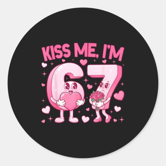Kiss Me I'm 6 7 Cute Funny 67 Meme Birthday Valent Runder Aufkleber (Vorderseite)