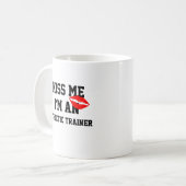 Kiss Me Im a Athletic Trainer Tasse (Vorderseite Links)