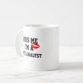 Kiss Me Im a Data Analyst Tasse (Vorderseite Links)