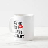 Kiss Me Im a Library Assistant Coffee Tasse (Vorderseite Links)