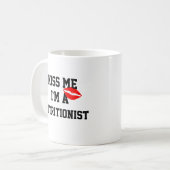 Kiss Me Im A Nutritionist Tasse (Vorderseite Links)