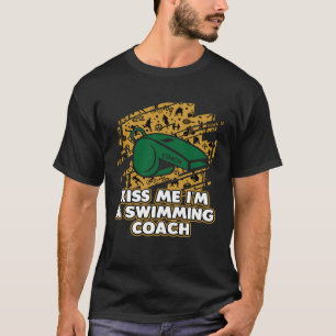 Kiss Me Im a Swim Coach Spaß schwimmen T-Shirt