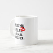 Kiss Me Im an Animal Breeder Tassen (Vorderseite Links)