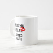 Kiss Me Im Army Guard Tasse (Vorderseite Links)