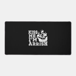 Kiss Me I'm Arrish Pirate Ship Drinking St Patrick Schreibtischunterlage