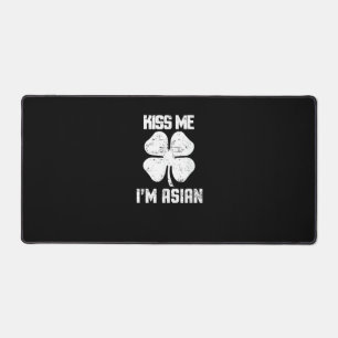 Kiss Me Im Asian Shirt St Patricks Day kleidet Me Schreibtischunterlage