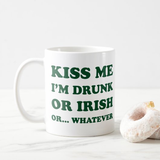 Kiss Me im Betrunkenen oder irisch Kaffeetasse (Mit Donut)