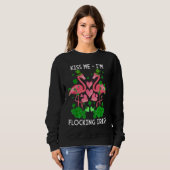 Kiss Me I'm Flocking Irish Flamingo St Patrick's D Sweatshirt (Vorne ganz)