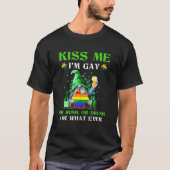 Kiss Me Im Gay Betrunken Gnome Garden LGBT Irish S T-Shirt (Vorderseite)
