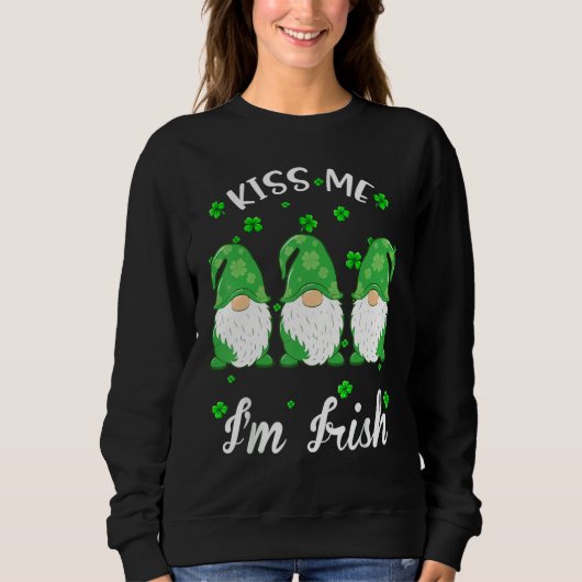 Kiss Me I'm Irish. Gnome Shamrock Clover Saint Pat Sweatshirt (Vorderseite)