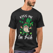 Kiss Me I'm Irish. Gnome Shamrock Clover Saint Pat T-Shirt (Vorderseite)