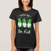 Kiss Me I'm Irish. Gnome Shamrock Clover Saint Pat T-Shirt (Vorderseite)