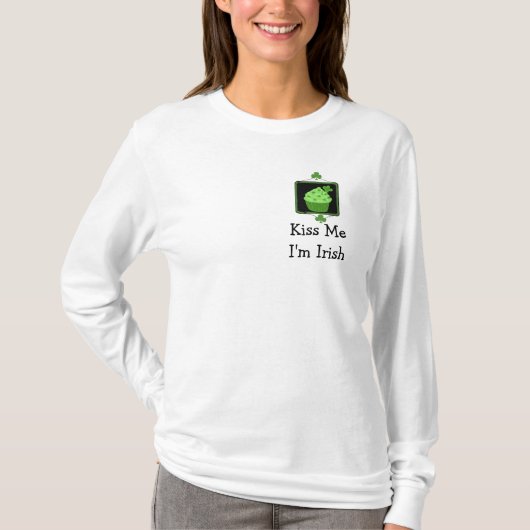 Kiss Me I'm Irish - Green Cupcake mit Sprichwort T-Shirt (Vorderseite)