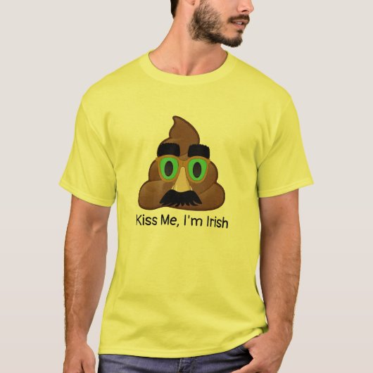 Kiss Me I'm Irish Green Irish Kack Emoji lustig T-Shirt (Vorderseite)